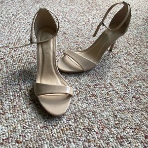 Perfect nude heel